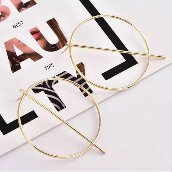 {BARDEN} geometric gold bar hoop earrings - Picture 5 of 8